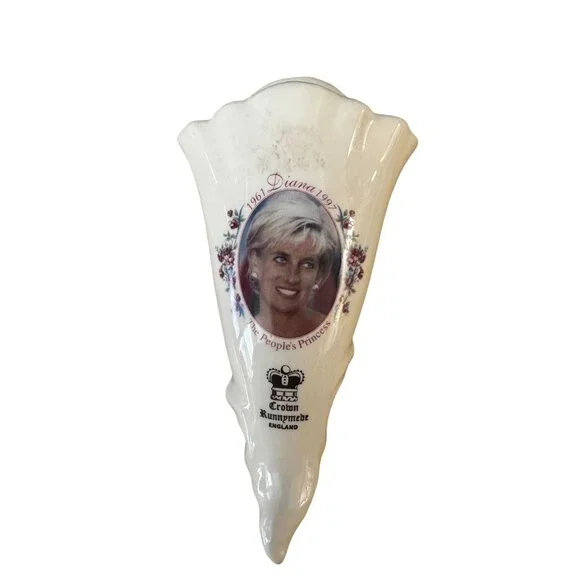 Crown Runnymede Wall Pocket Cream Ceramic Princess Diana Memorial 6.25 Inch Engl - Picture 5 of 7